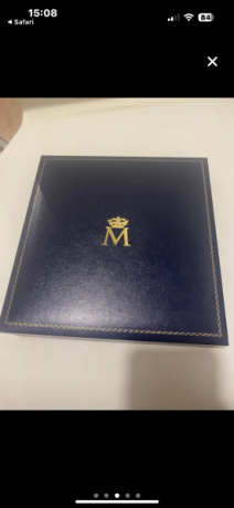 Estuche de la FNMT con 13 monedas de plata de 100 pesetas conmemorativas de la última emisión de la peseta. 01