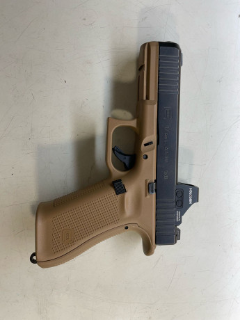 Buenas a todos, como veis en el título, quiero vender mi glock 17

Es generación 5 y tiene muy pocos disparos, 02
