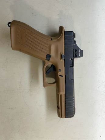 Buenas a todos, como veis en el título, quiero vender mi glock 17

Es generación 5 y tiene muy pocos disparos, 01