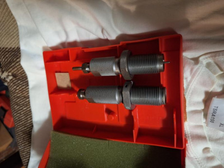 LEE.           44 MAG.
   LEE.            40 Y 10MM
35 Euros cada uno

   HORNADY CUSTOM GRADE
   6,5 01