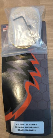 Vendo magwell LOK GRIPS de latón.
Para CZ TS / TSO / czchemate.
Añade 125gr de peso.
Completamente nuevo.
Precio 01