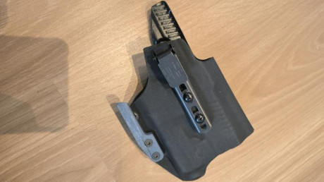 Vendo funda de kydex porte interior AMG holster para CZ P10s / CZ P10c con módulo para la linterna Olight 02