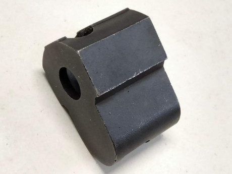 Hola a todos
pongo a la venta un prolongador de corredera de una Astra A100 del calibre 9mm Parabellum 100