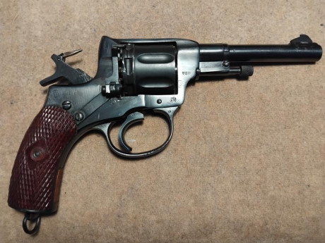 VENDIDO revólver ruso Nagant 02