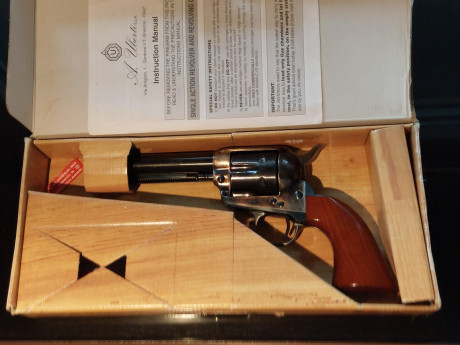.
  VENDIDO.  

  SR. ADMINISTRADOR PUEDE BORRAR EL HILO CUANDO QUIERA  

Se vende  Revolver UBERTI CATTLEMAN 11