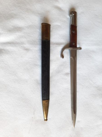 Bayoneta para el  Fusil Pattern 1908 . 
Fabricada en Solingen, por Weyersberg & Kirschbaum.

En buen 11