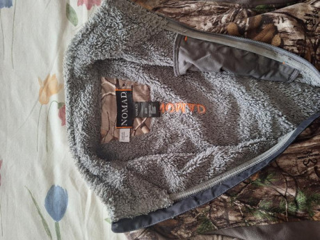 SE VENDE:

Chaqueta de la marca americana NOMAD, chaqueta técnica muy cálida para las jornadas de invierno, 02