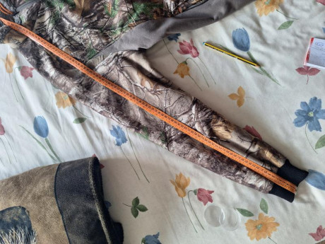 SE VENDE:

Chaqueta de la marca americana NOMAD, chaqueta técnica muy cálida para las jornadas de invierno, 30