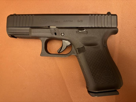 Se vende GLOCK 19 Gen 5 en estado impecable, guiada en F.

Arma muy cuidada, siempre limpiada tras cada 00