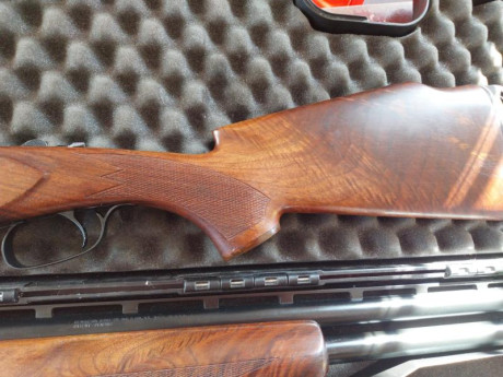 Un compañero del tiro al plato vende una escopeta superpuesta Remington 3.200 Trap con cañones de 76cm 00