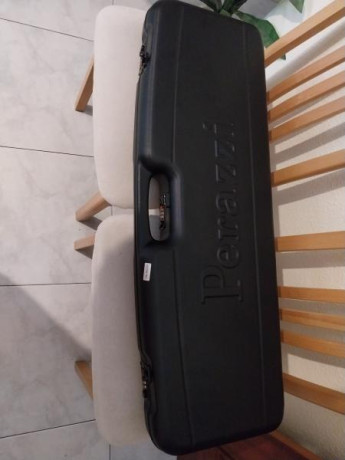 Un compañero del tiro al plato vende una escopeta superpuesta Perazzi MX2000 con cañon de 76cm y culata 00