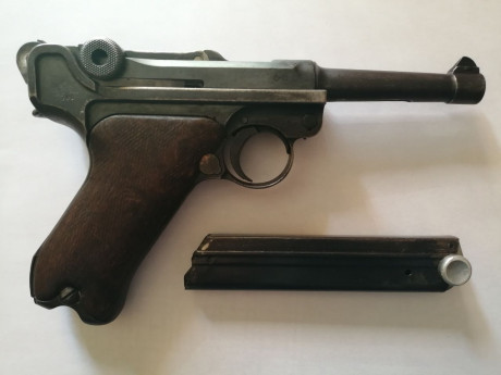 Vendo Luger P-08 DWM de 1920 inutilizada en Libro de Coleccionista. (No precisa enviar a Eibar para reinutilización). 02