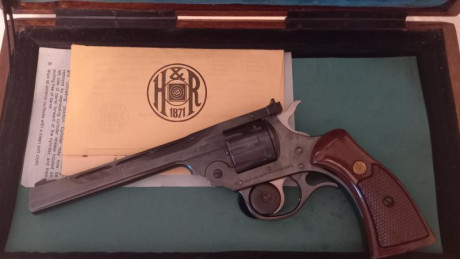 Buenos días,

Vendo precioso revolver americano H & R Sportsman calibre 22 lr 6 pulgadas.

Su estado 11