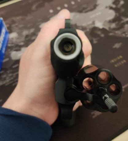 Pongo a la venta revolver S&W Bodyguard calibre 38.

Impoluto estado.

Laser incorporado.

Precio 11