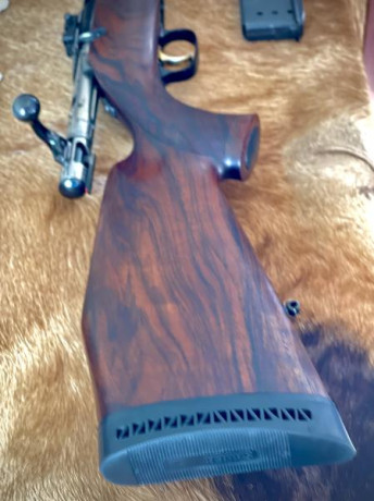 Vendo rifle Sauer 90 modelo advantage en calibre 300wm.
Maderas grado 5 nogal turco. Gatillo dorado con 12