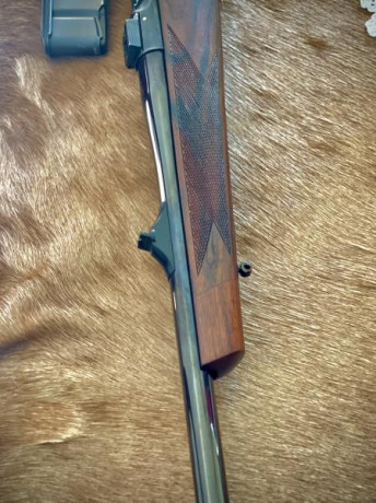 Vendo rifle Sauer 90 modelo advantage en calibre 300wm.
Maderas grado 5 nogal turco. Gatillo dorado con 11