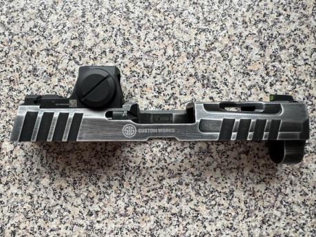 Vendo sig Sauer P320 spectre compact con 1 cargador y extensión tonysistem +1.5 y doy otra extensión igual 01