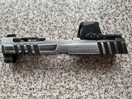 Vendo sig Sauer P320 spectre compact con 1 cargador y extensión tonysistem +1.5 y doy otra extensión igual 00