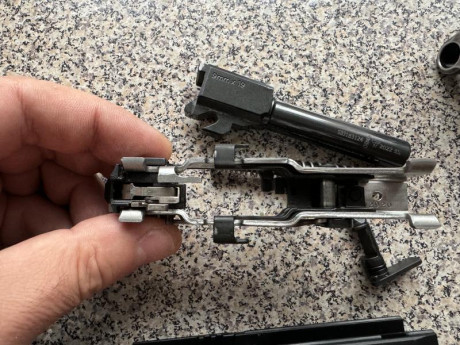 Vendo sig Sauer P320 spectre compact con 1 cargador y extensión tonysistem +1.5 y doy otra extensión igual 10