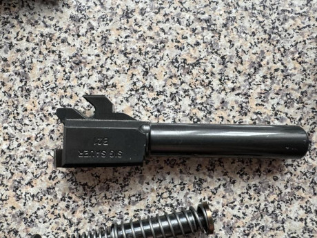 Vendo sig Sauer P320 spectre compact con 1 cargador y extensión tonysistem +1.5 y doy otra extensión igual 31