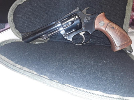 VENDIDA...Vendo revolver Astra del 38  de 4 pulgadas. Guiado en F. Aunque tiene sus años ha disparado 01