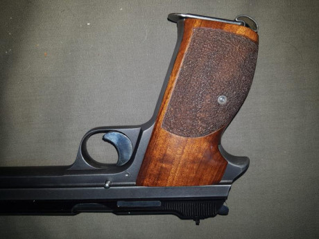 Vendo estupenda Sig P210 en cal 9para de 5 pulgadas en perfecto estado por no darle uso por 1450€.
Lleva 11