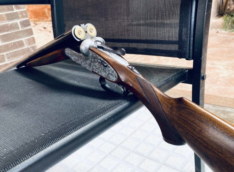 Preciosa paralela union armera 215 calibre 12, 3* y 1*, expulsora, maderas al aceite, muy ligera y fina. 02
