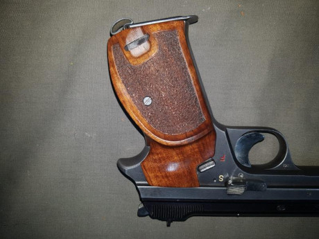 Vendo estupenda Sig P210 en cal 9para de 5 pulgadas en perfecto estado por no darle uso por 1450€.
Lleva 22