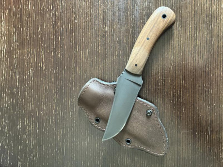 A la venta este hunter de Winkler knives totalmente nuevo (6 meses) en pefectísimo estado. No ha salido 01