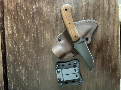 A la venta este hunter de Winkler knives totalmente nuevo (6 meses) en pefectísimo estado. No ha salido 10