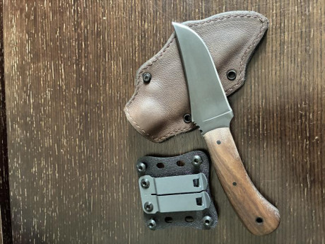 A la venta este hunter de Winkler knives totalmente nuevo (6 meses) en pefectísimo estado. No ha salido 22