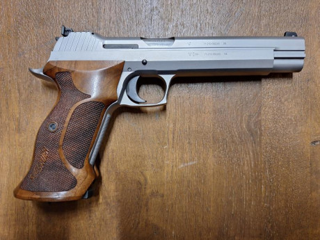Se vende:

Pistola de precisión SIG SAUER P 210 en calibre 9mm.

Muy poco uso, IMPECABLE!!!

2 cargadores

Precio: 01