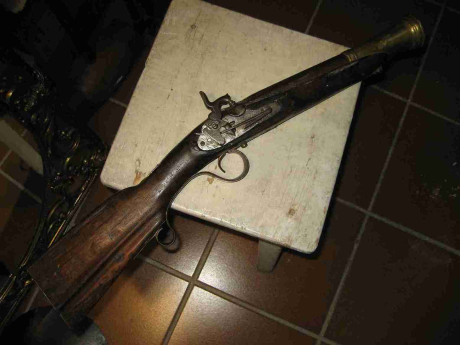 Buenos días:
Me gustaría poner a la venta un trabuco con la campana de bronce, cantonera metálica,
muy 01
