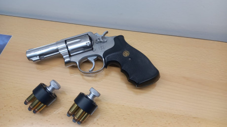 Buenas, un amigo vende revolver s&w 
Calibre 357
Tres pulgadas 
Dos cargadores 
Guiado A, 
NO DA LAS 01