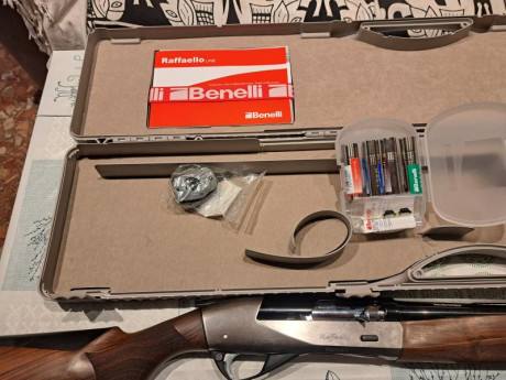 Se vende benelli Raffaello power bore. 
Bastante buen estado,  chokes de 70mm, cantonera antirretroceso. 01