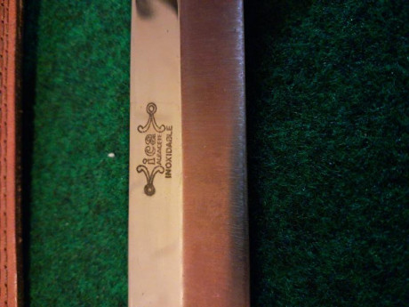 Buenos días, a ver si me podéis ayudar. Tengo un cuchillo de mi padre y querría preguntaros si alguien 171