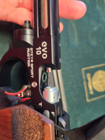 En venta steyr lp10 evo mecánica de 2022 con una caja de balines tirados, está como nueva. Envío fotos 00