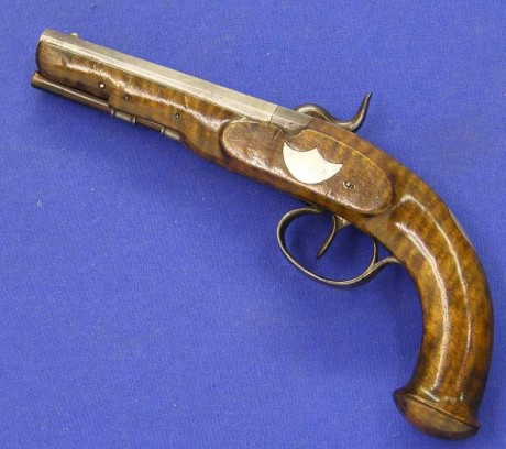 Voy a colocar unas fotos de un arma larga alemana de llave de mecha del siglo XVI. 111