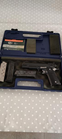 Vendo mi pistola Colt 1911 A1 serie 80 del 9 parabellum en muy buenas condiciones de pavonado y accesorios 01