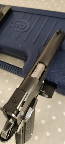 Vendo mi pistola Colt 1911 A1 serie 80 del 9 parabellum en muy buenas condiciones de pavonado y accesorios 00