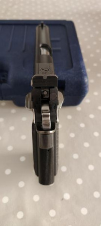 Vendo mi pistola Colt 1911 A1 serie 80 del 9 parabellum en muy buenas condiciones de pavonado y accesorios 10