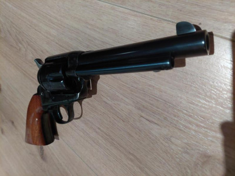 .
  VENDIDO.  

  SR. ADMINISTRADOR PUEDE BORRAR EL HILO CUANDO QUIERA  

Se vende  Revolver UBERTI CATTLEMAN 42