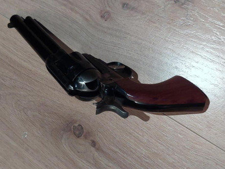 .
  VENDIDO.  

  SR. ADMINISTRADOR PUEDE BORRAR EL HILO CUANDO QUIERA  

Se vende  Revolver UBERTI CATTLEMAN 41