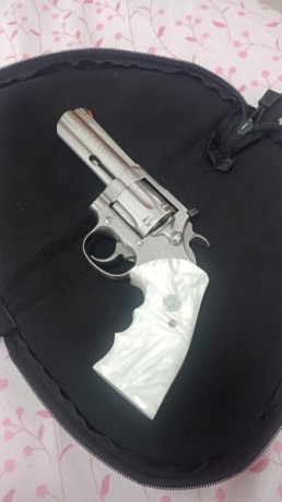 Buenas vuelve ala venta el revolver Colt King cobra calibre 357 MAG de 4 pulgadas!!! 

Con muchos extras 10