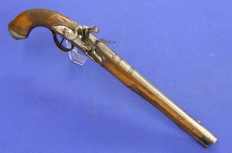 Voy a colocar unas fotos de un arma larga alemana de llave de mecha del siglo XVI. 130
