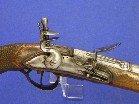 Voy a colocar unas fotos de un arma larga alemana de llave de mecha del siglo XVI. 142