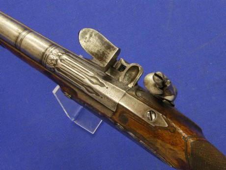 Voy a colocar unas fotos de un arma larga alemana de llave de mecha del siglo XVI. 141