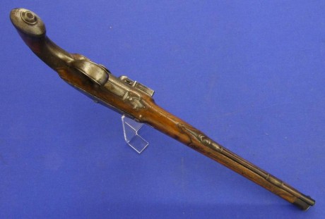Voy a colocar unas fotos de un arma larga alemana de llave de mecha del siglo XVI. 140