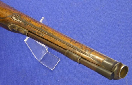 Voy a colocar unas fotos de un arma larga alemana de llave de mecha del siglo XVI. 151