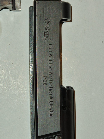 Pistola de simple y doble acción WALTHER P38, versión comercial similar a la P1, con armazón de aluminio, 11
